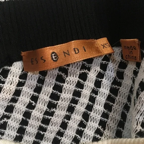 Black and White Off-Shoulder Women's Top - Picture 3 of 4